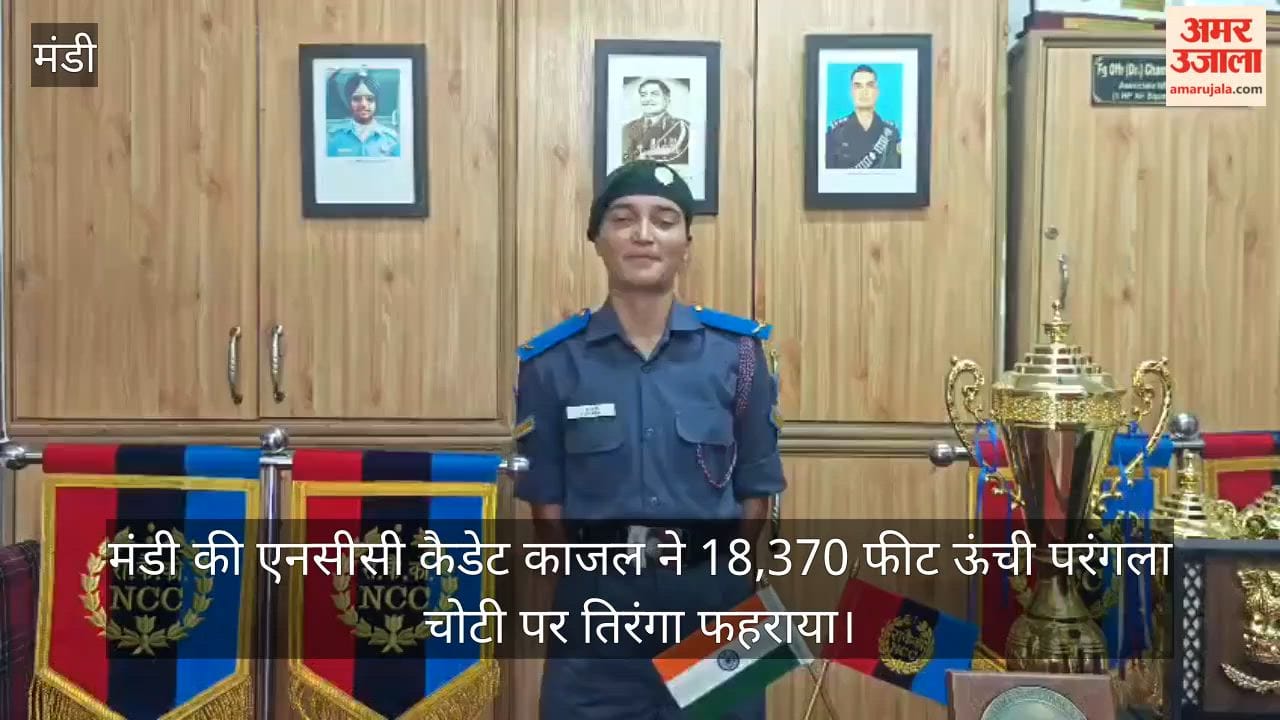 kajal hoists tricolor at 18370 feet parangla peak himachal ncc cadet