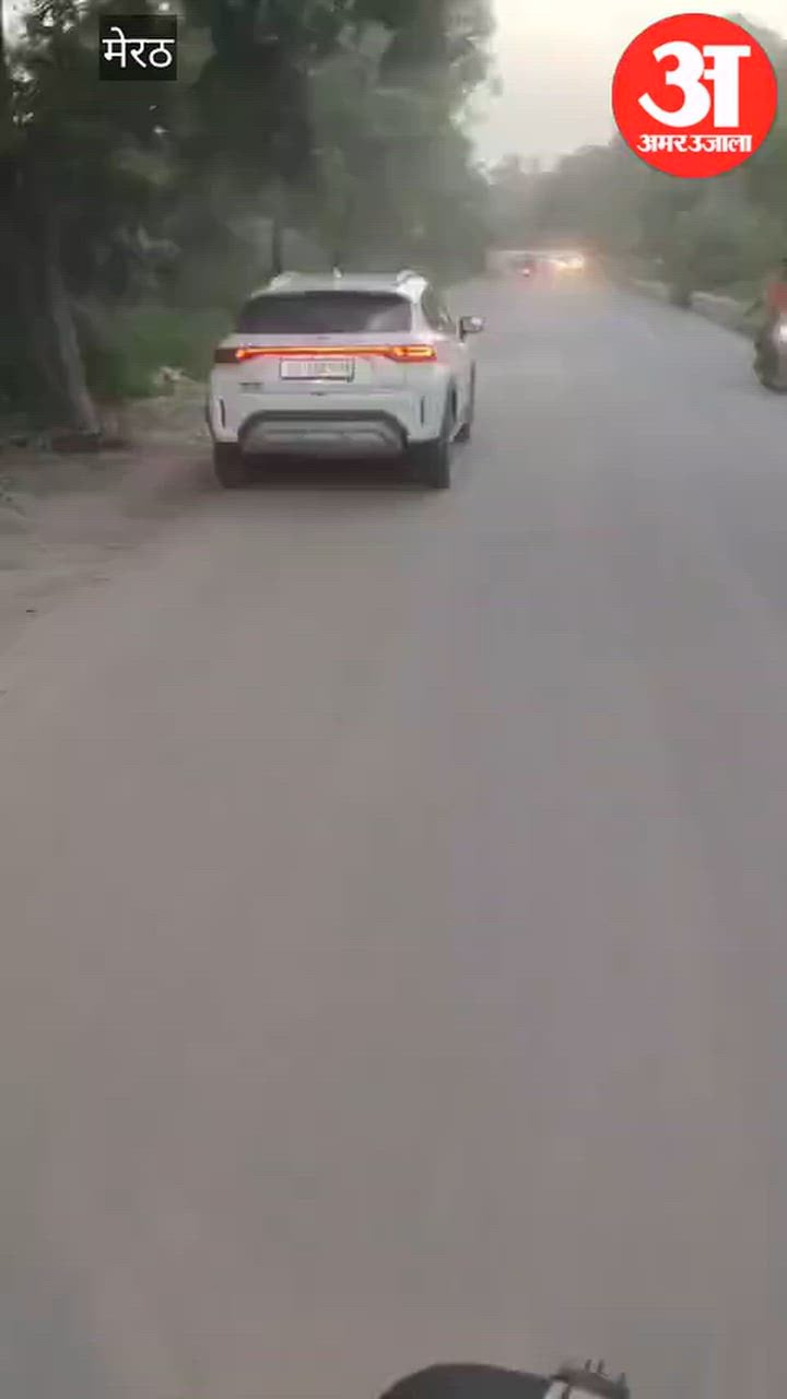 मेरठ: चलती कार के अंदर बैठा था पति और उसकी गर्लफ्रेंड, बोनट पर लटकी पत्नी, वीडियो वायरल