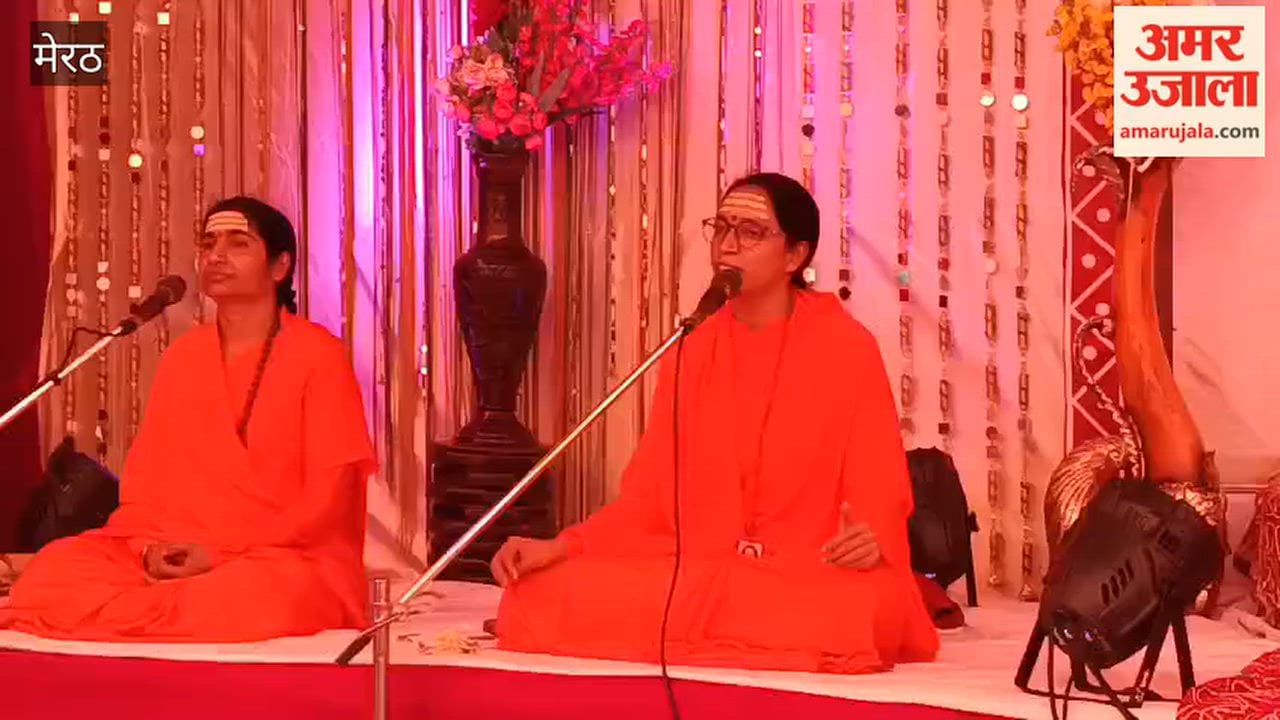 Meerut: Sadhvi Prapurna Bharati delivers a discourse; attaining God is impossible without the grace of a Guru.