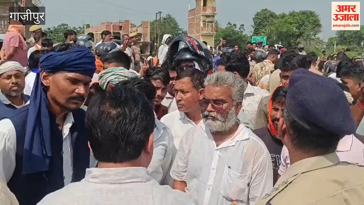 अज्ञात वाहन की टक्कर से राजमिस्त्री की मौत, तीन घंटे तक सड़क जाम कर प्रदर्शन; VIDEO