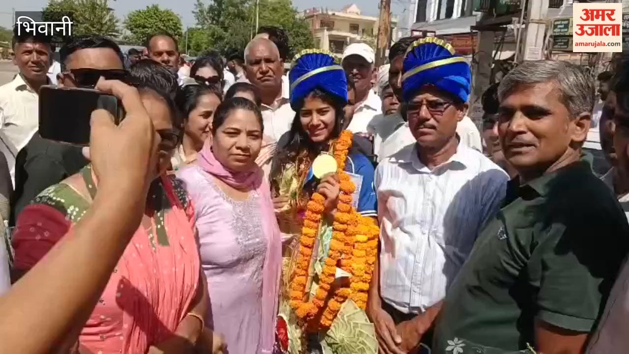 Grand welcome for Asian Games gold medalist Ishika Sambharwal in Bhiwani.
