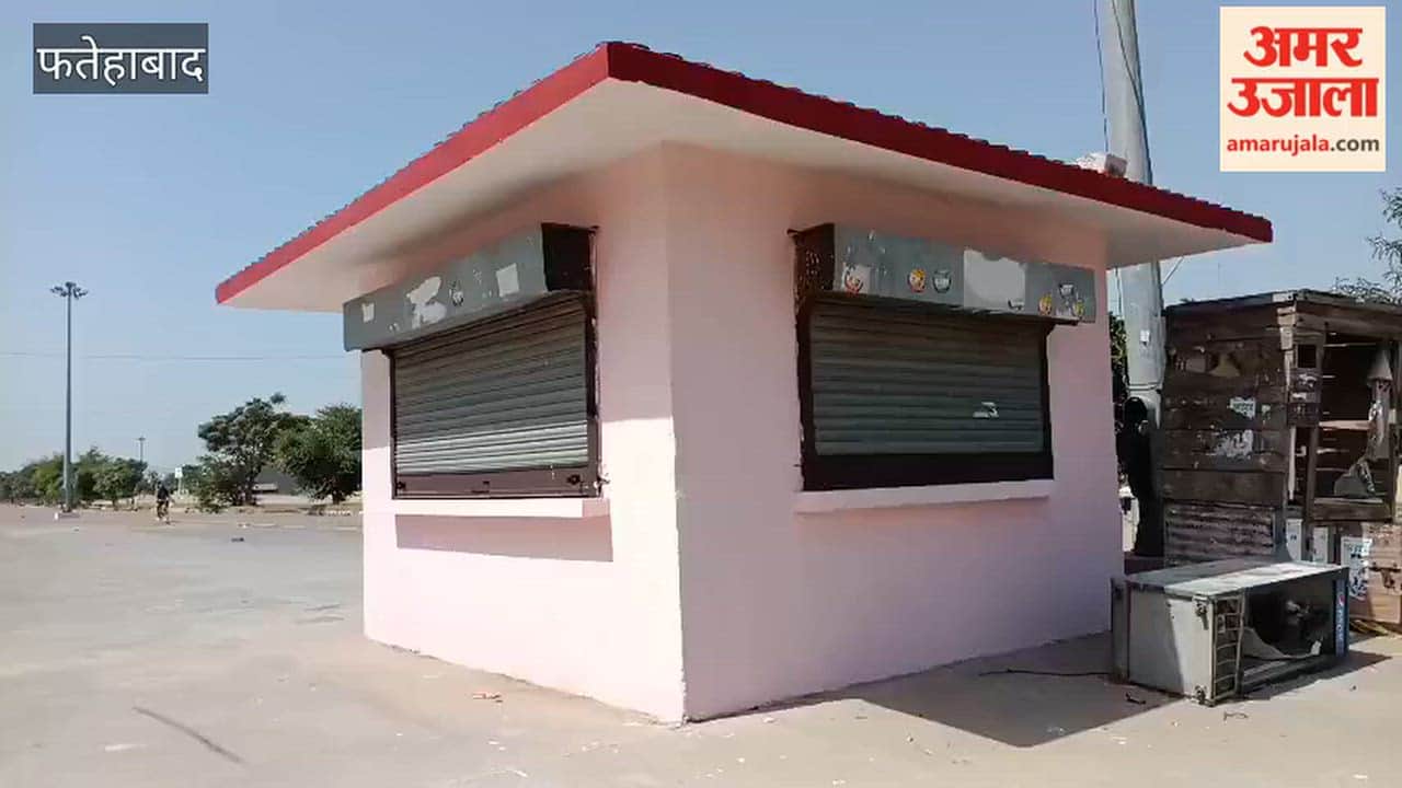Forced to eat at roadside dhabas; lack of facilities at the mandi adds to the woes.