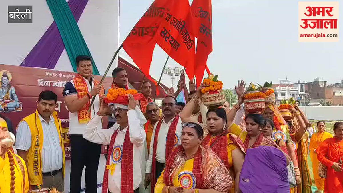 बरेली: श्रद्धालुओं ने निकाली भव्य कलश यात्रा, शहरवासियों ने फूल बरसाकर किया स्वागत