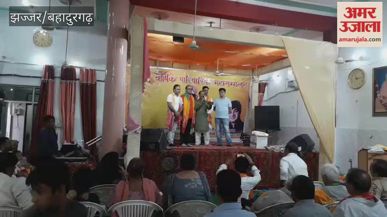 42nd grand family gathering of the Kot Addu community held in Jhajjar; devotees danced enthusiastically to devotional songs.