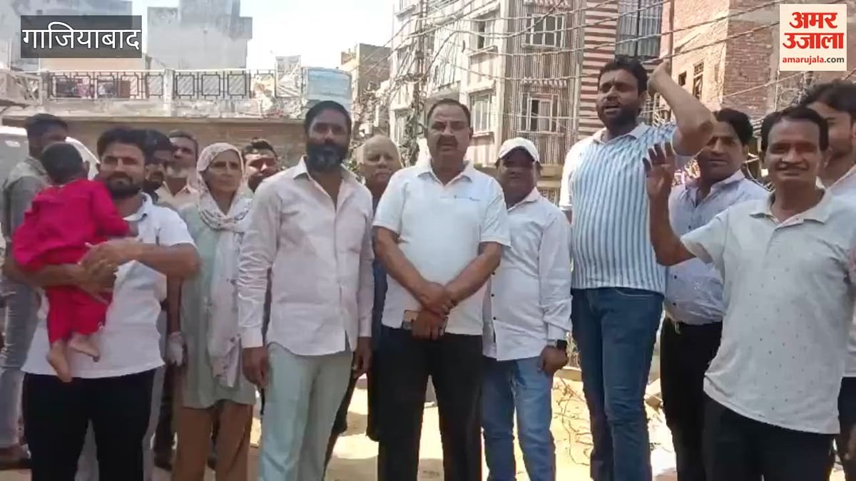 छह महीने से रास्ता टूटा, तख्तों पर टिकी जिंदगी, बच्चों से लेकर बुजुर्ग तक उठा रहे जान का जोखिम