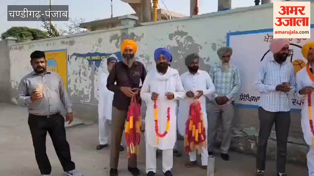 Retired Subedar accorded a rousing welcome with drums and music upon his arrival in his village in Guruharsahai.