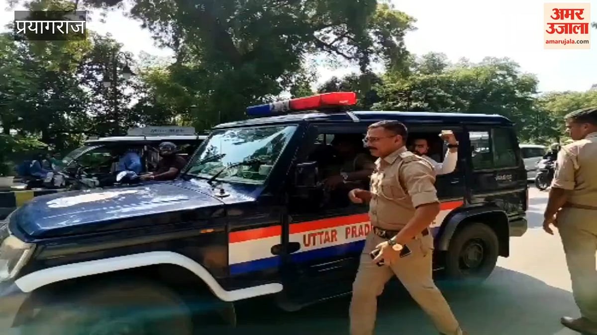 शिक्षा सेवा चयन आयोग की तरफ बढ़ते छात्रों को पुलिस ने बलपूर्वक रोका