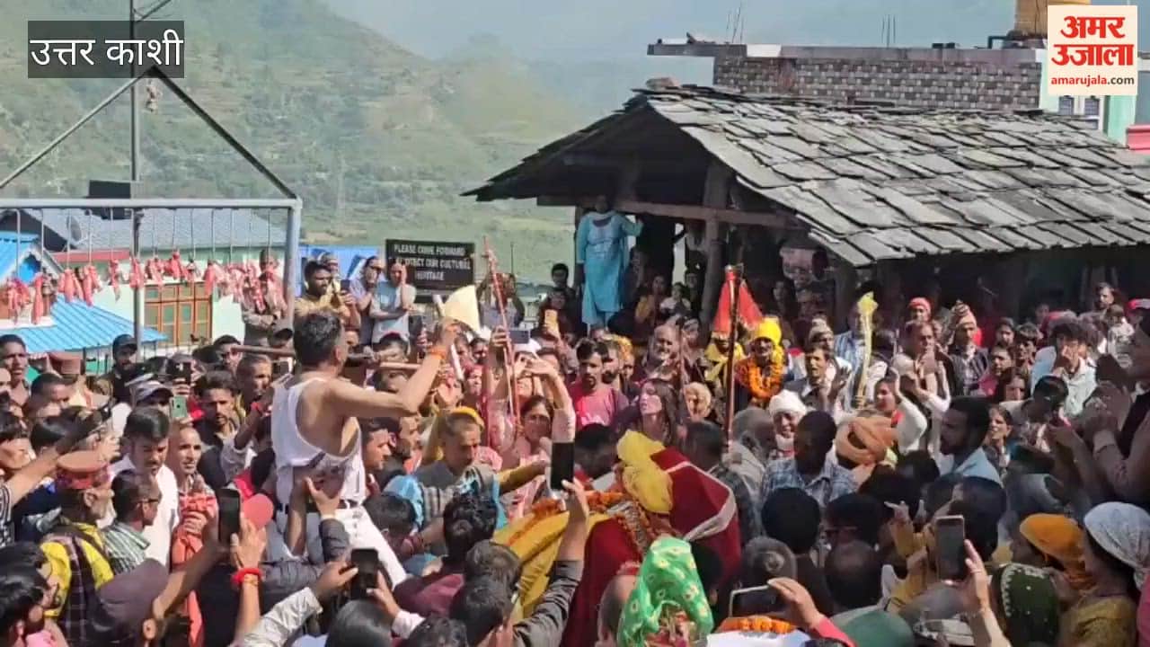 Uttarkashi:Someshwar Maharaj's palanquin arrives in Lakhamandal for the first time; the area resonates with the sounds of traditional musical instruments