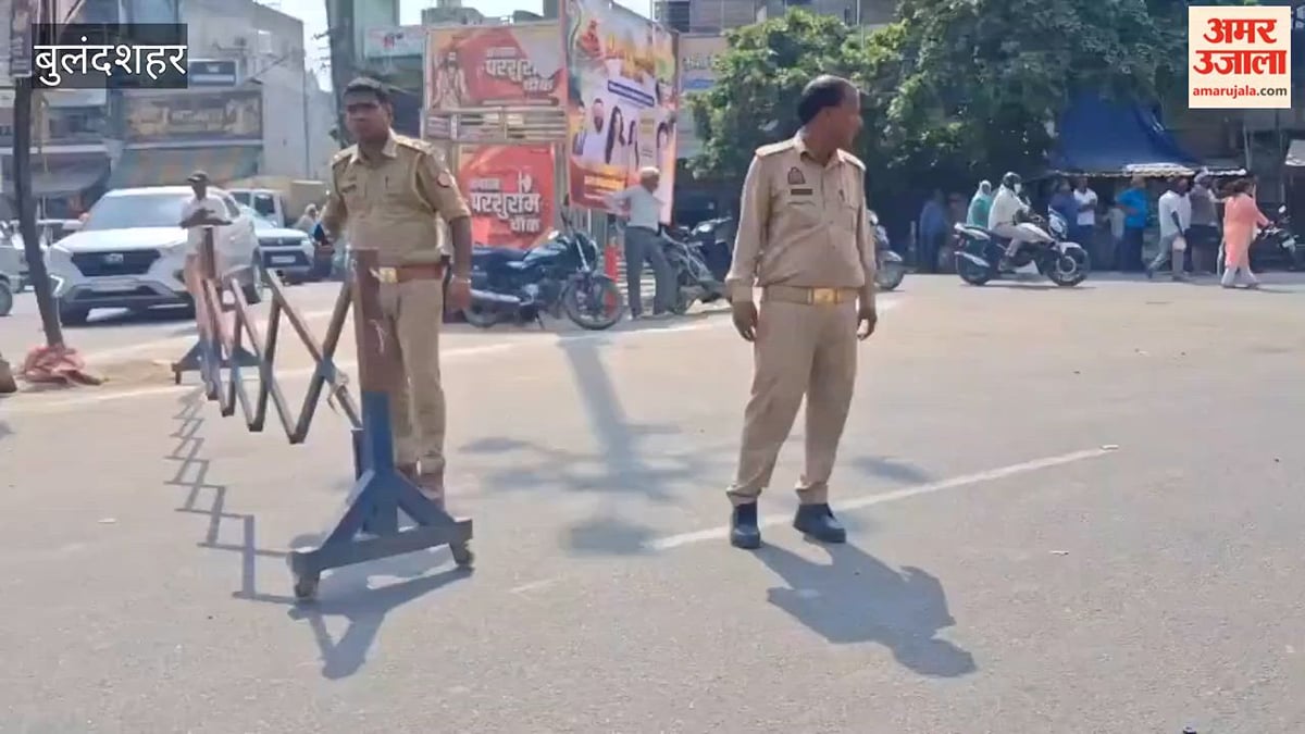 यूपी: हनुमान अंश के अभिनेता शोभिनव सत्या का बुलंदशहर में स्वागत, देखने उमड़ी भीड़; प्रशंसकों संग खिंचवाई फोटो