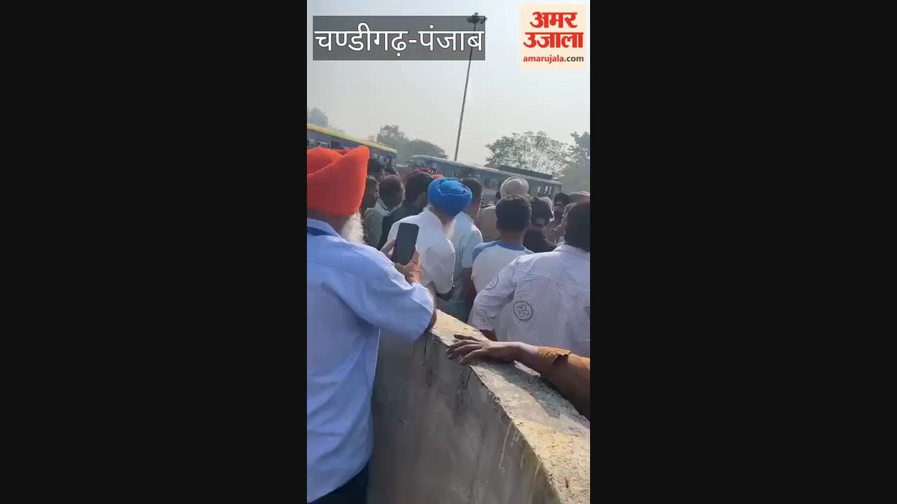 Government bus drivers create a ruckus at the toll plaza; traffic jam ensues