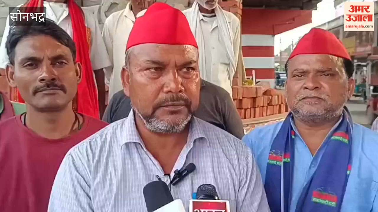 SP workers protested against the government actions by smashing a pitcher