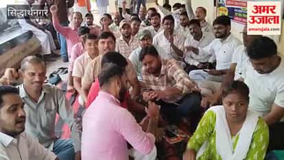 upset with sdm attitude Lekhpals stage protest in siddharthnagar