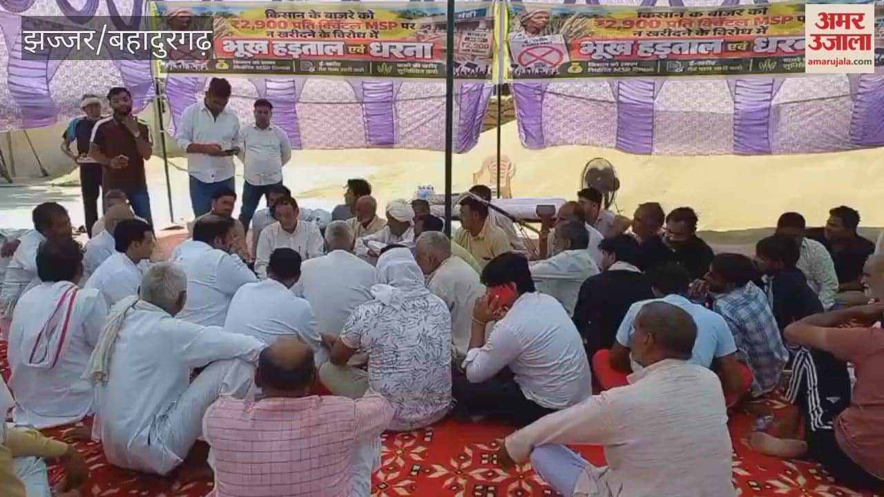 MLA arrives at the sit-in protest at Jhajjar grain market; extends support to farmers.