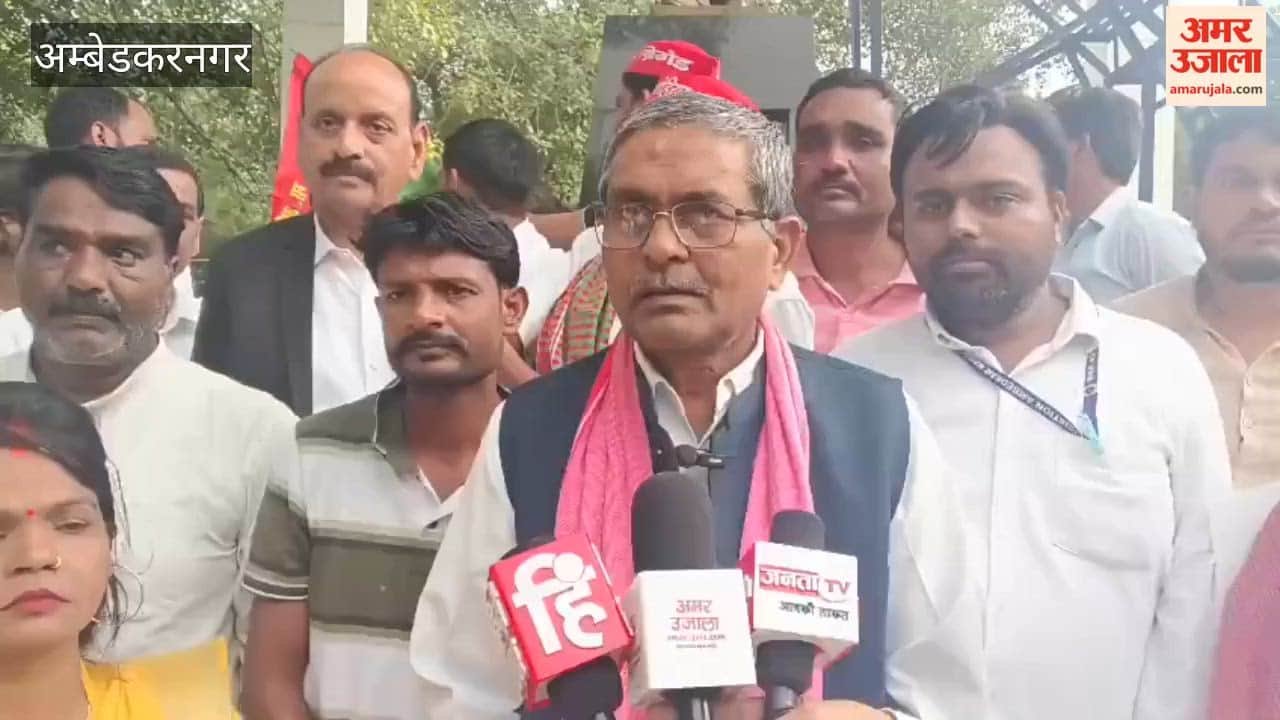 अंबेडकरनगर: अखिलेश को हिरासत में लिए जाने के बाद सड़क पर उतरें सपाई