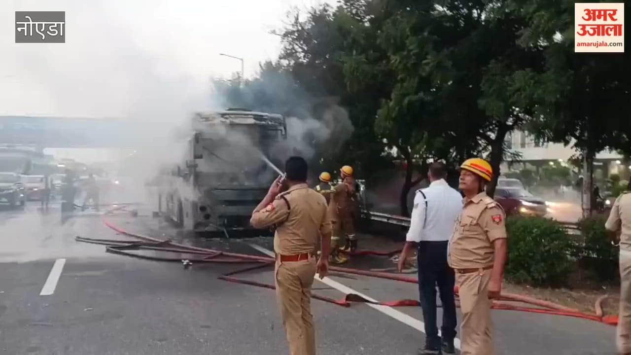 Video: Fire department brings fire in moving bus on Noida Expressway under control.