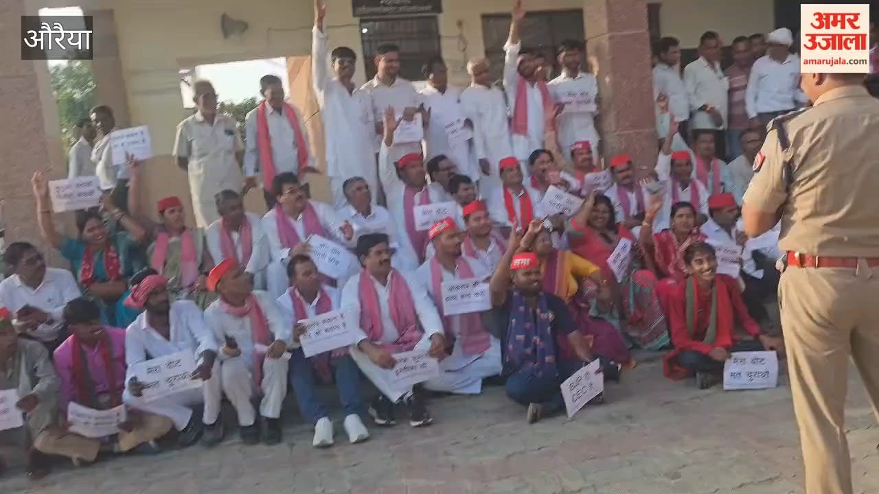 Auraiya: SP workers stage sit-in at Tehsil office over Akhilesh's detention in Delhi