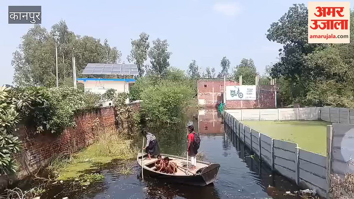 शुक्लागंज: प्रशासन की लापरवाही पड़ सकती है भारी, बालिकाएं चला रही नाव