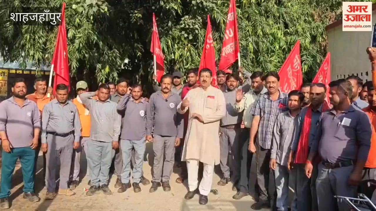 NRMU protests against outsourcing in the railways in shahjahanpur