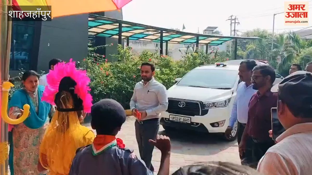 शाहजहांपुर: पोस्टर प्रदर्शनी में दिखी बच्चों की प्रतिभा, सांस्कृतिक कार्यक्रमों से बांधा समां