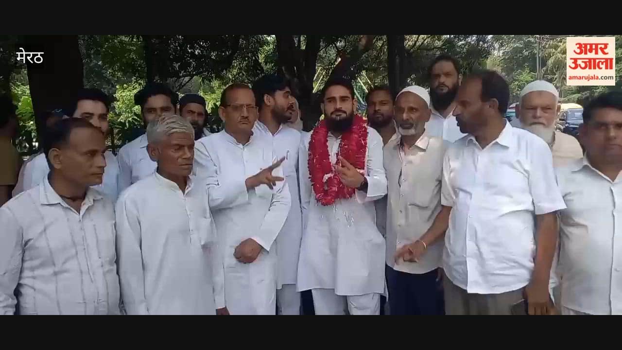 Meerut: Mohammad Akram Raza files nomination for MLC Graduates' constituency election.