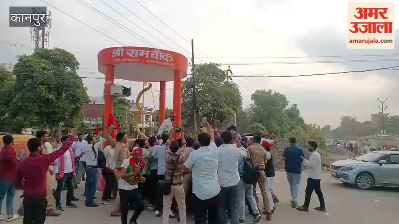 SP workers stage protest; clash with police after being stopped from burning effigies