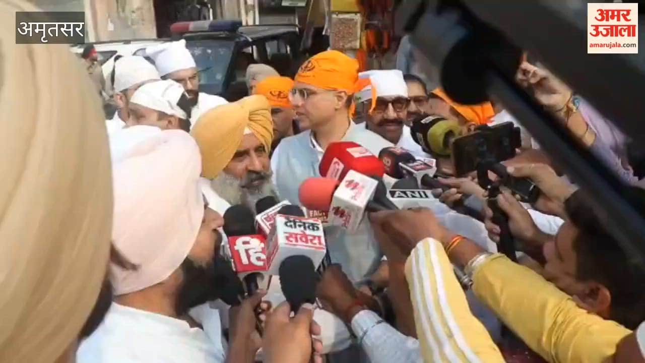 Punjab Congress chief Pargat Singh visited Sri Harmandir Sahib along with Sachin Pilot.