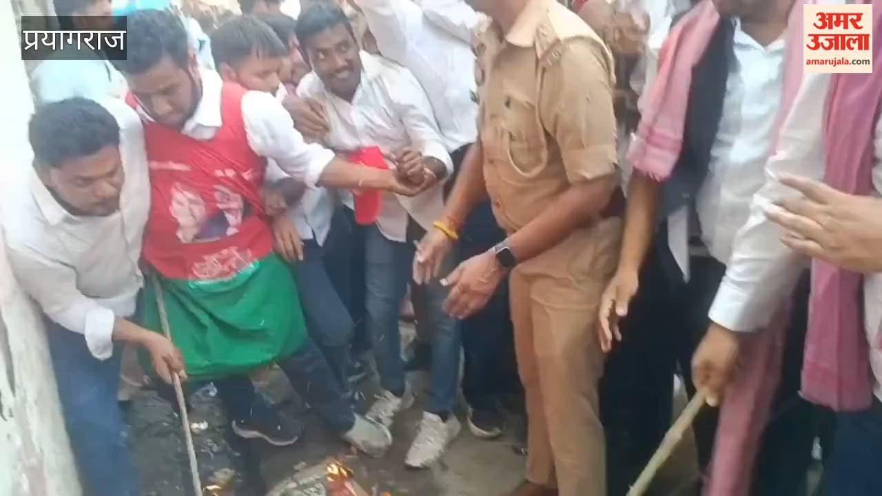 Police and SP leaders engaged in heated exchanges over the burning of an effigy of Gyanesh Kumar.