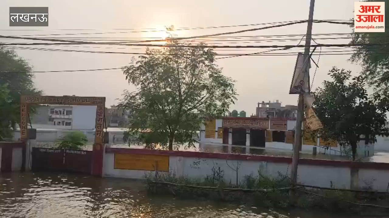 Floodwaters from Gomti River reaches upper primary school in faizullapur Lucknow