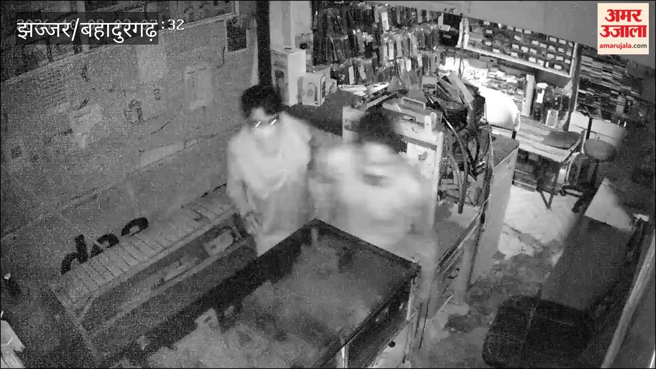 Mobile shop burgled in Badli; phones worth lakhs stolen; incident captured on CCTV.