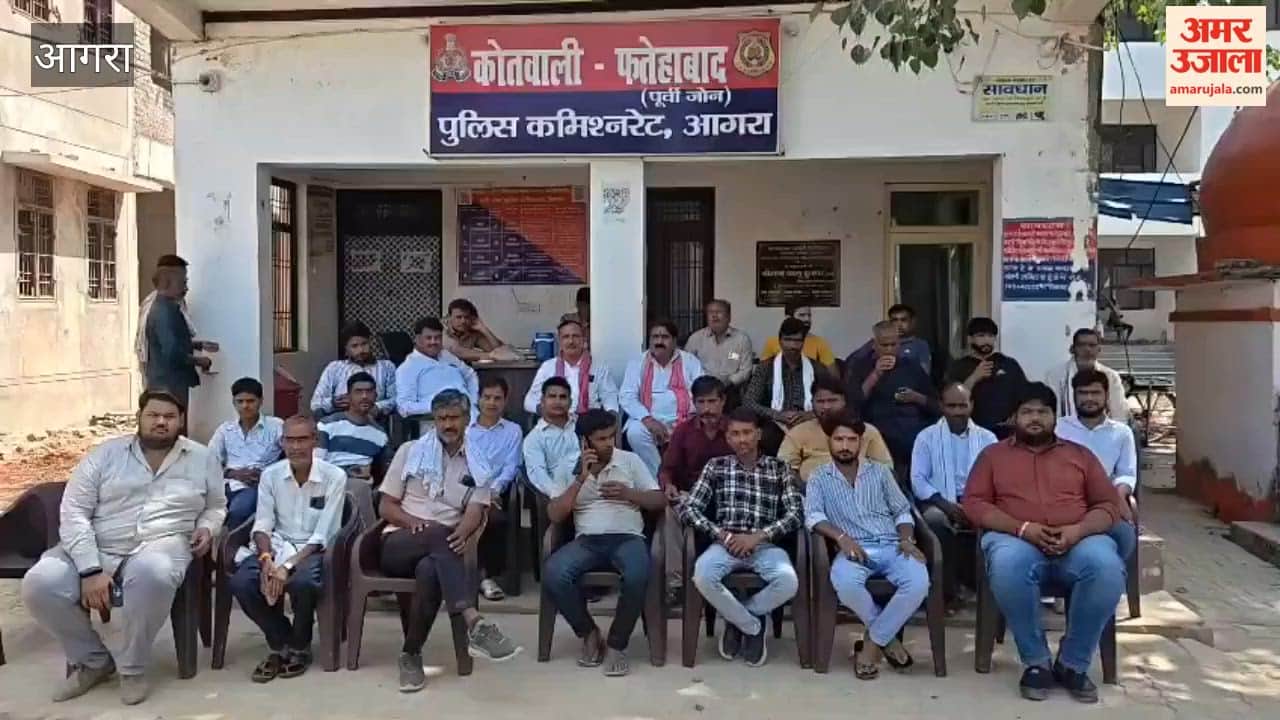 SP Leader, Supporters Detained at Fatehabad Police Station