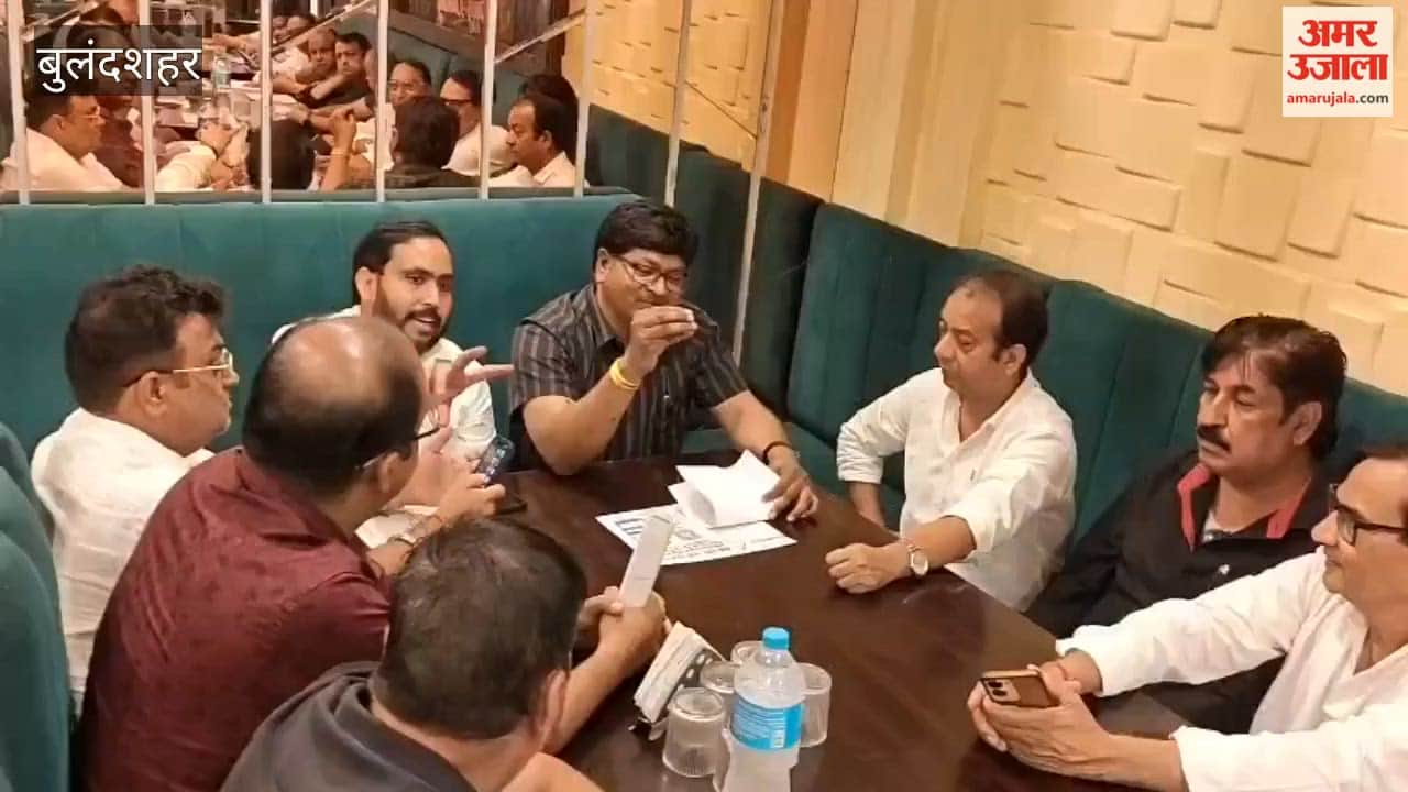 Drug Inspector holds meeting with medicine sellers in Bulandshahr regarding inflated MRPs on medicines