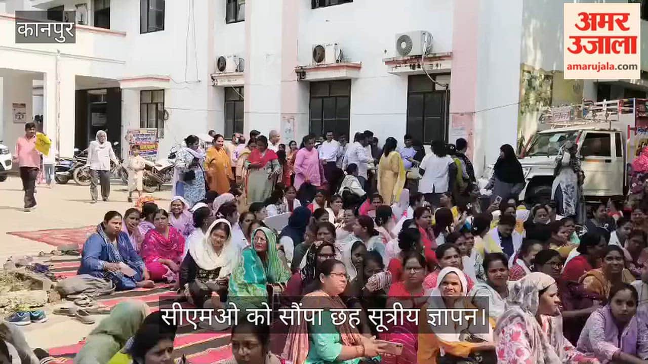 NHM employees stage a massive protest at the Kanpur CMO office