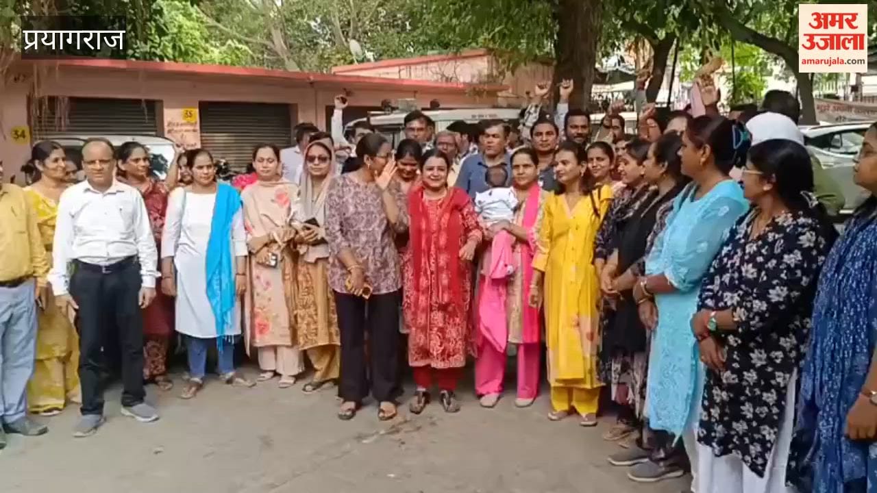 Contractual doctors, GNMs, and ANMs have gone on strike demanding regularization.