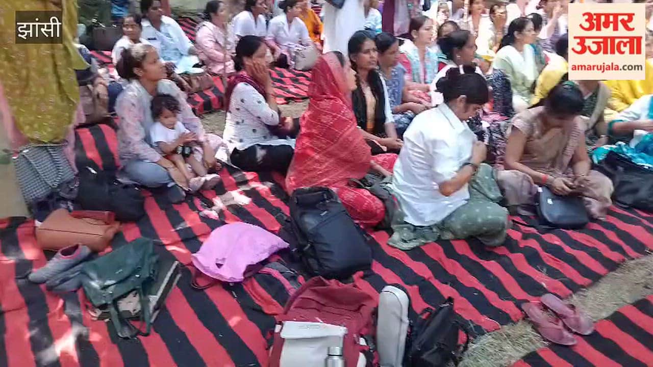 NHM employees staging a sit-in at the CMO office.