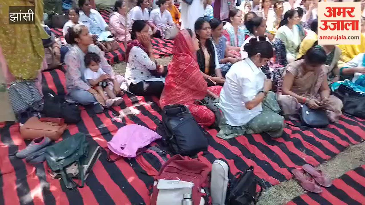 NHM employees staging a sit-in at the CMO office.