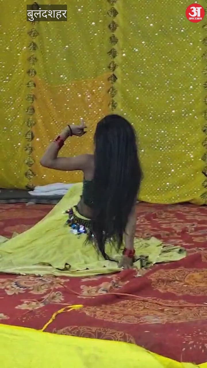 धार्मिक मंच पर अश्लील डांस का वीडियो वायरल