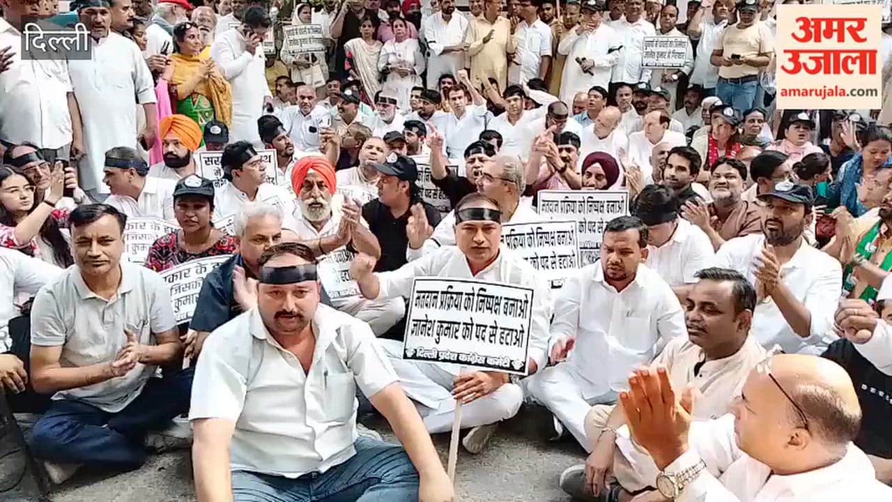 Congress workers protest against Chief Election Commissioner at Rajghat