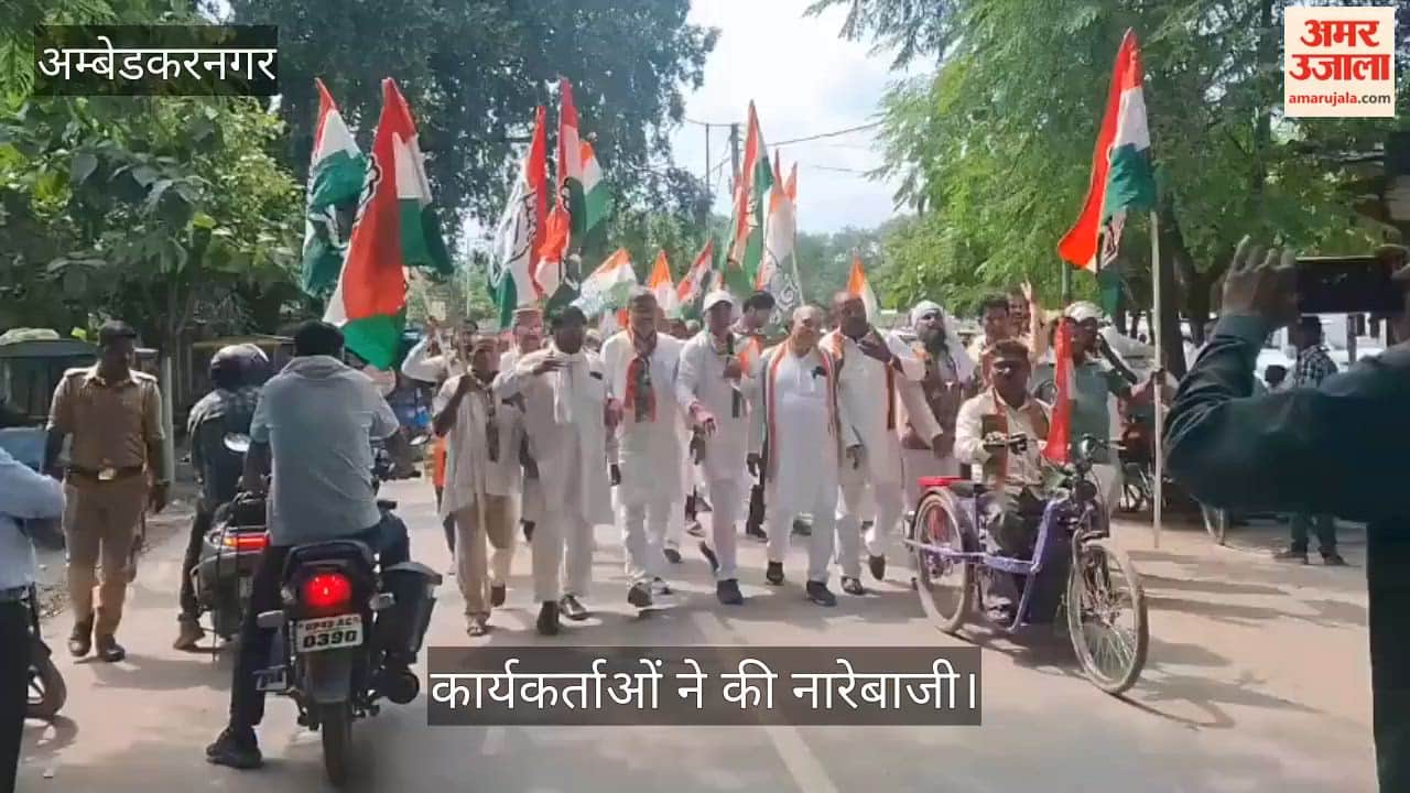 VIDEO: मुख्य चुनाव आयुक्त के इस्तीफे की मांग को लेकर कांग्रेस का प्रदर्शन, एसआईआर प्रक्रिया पर रोक लगाने की मांग