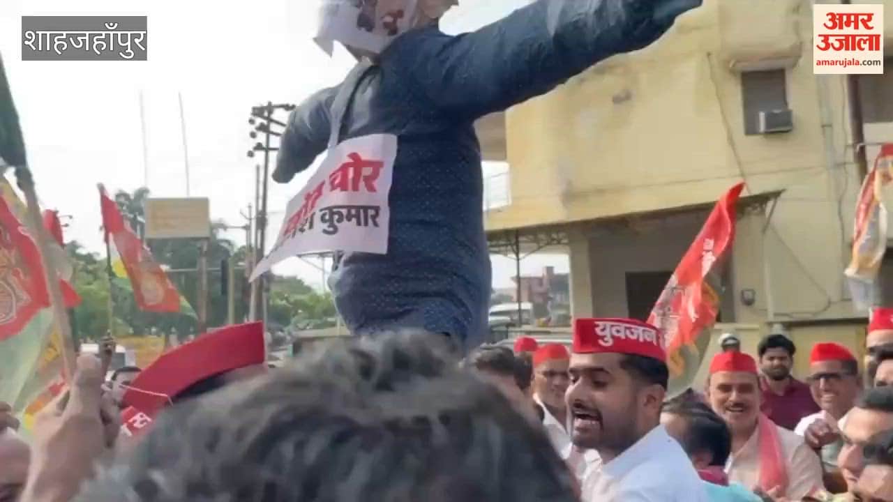 SP protests against alleged vote theft in Shahjahanpur