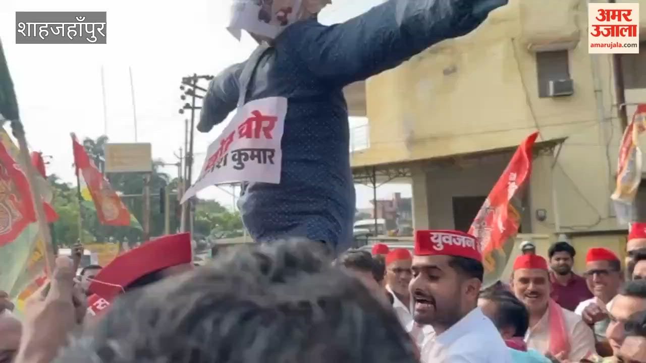 SP protests against alleged vote theft in Shahjahanpur