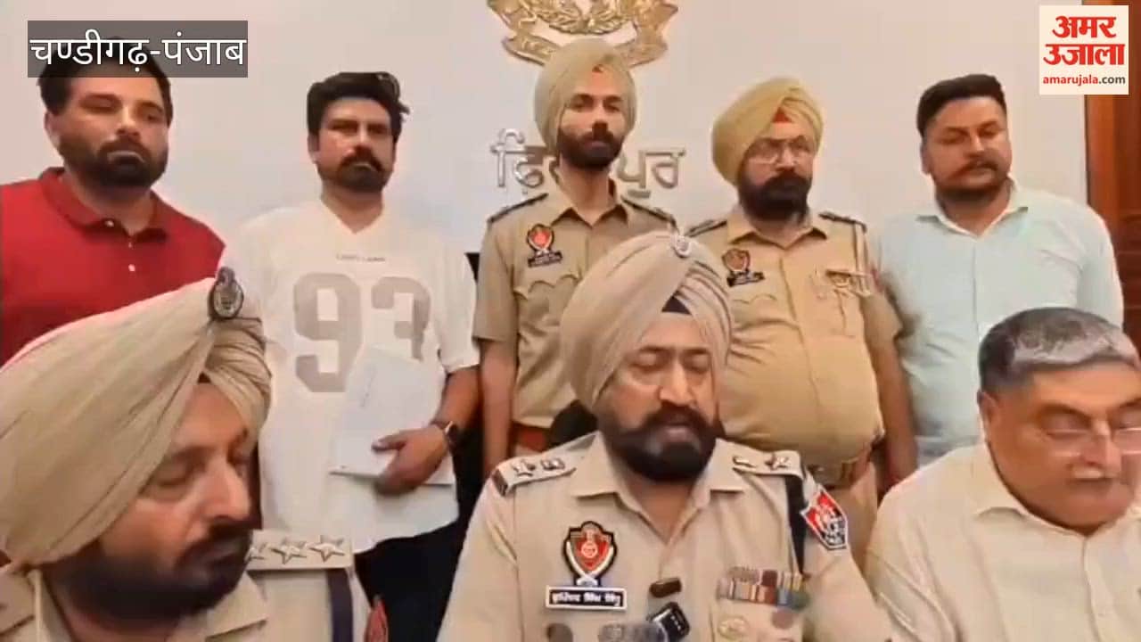 CIA Zira apprehended three accused persons, recovering three pistols and 20 live cartridges.