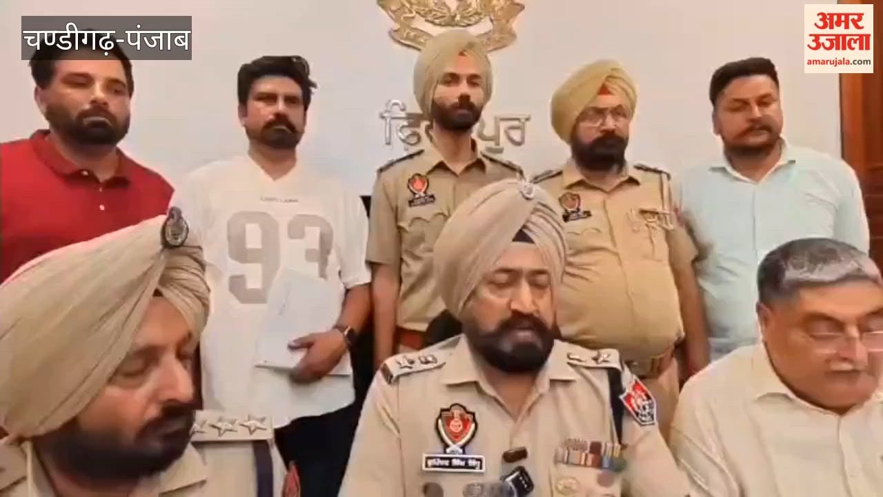 CIA Zira apprehended three accused persons, recovering three pistols and 20 live cartridges.