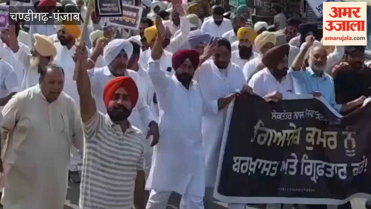 Congress protests against the Election Commission in Faridkot.