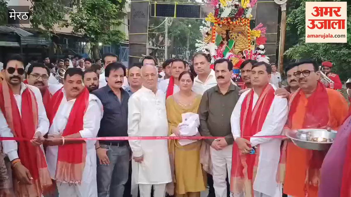 Meerut: हस्तिनापुर में शिव बारात का फीता काटकर किया शुभारंभ