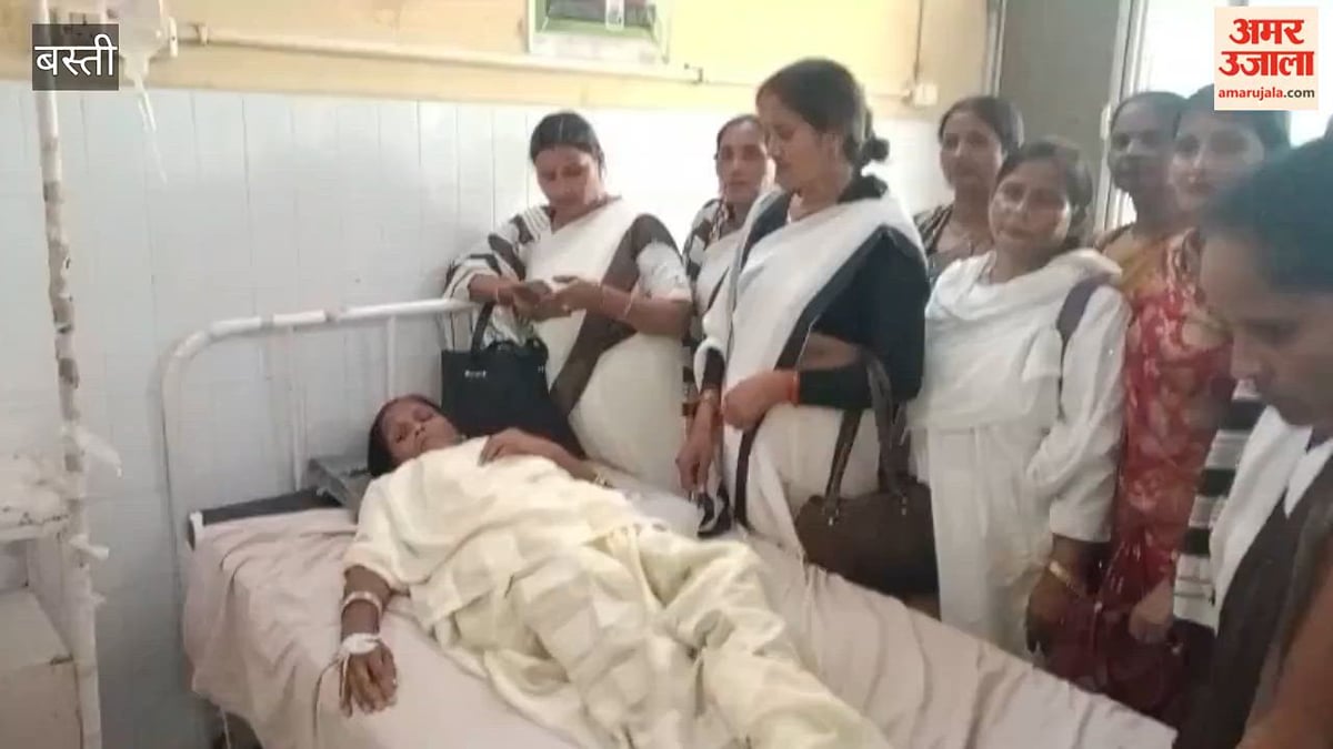 धरना- प्रदर्शन के दौरान दो आशा कार्यकर्ताओं की तबीयत बिगड़ी