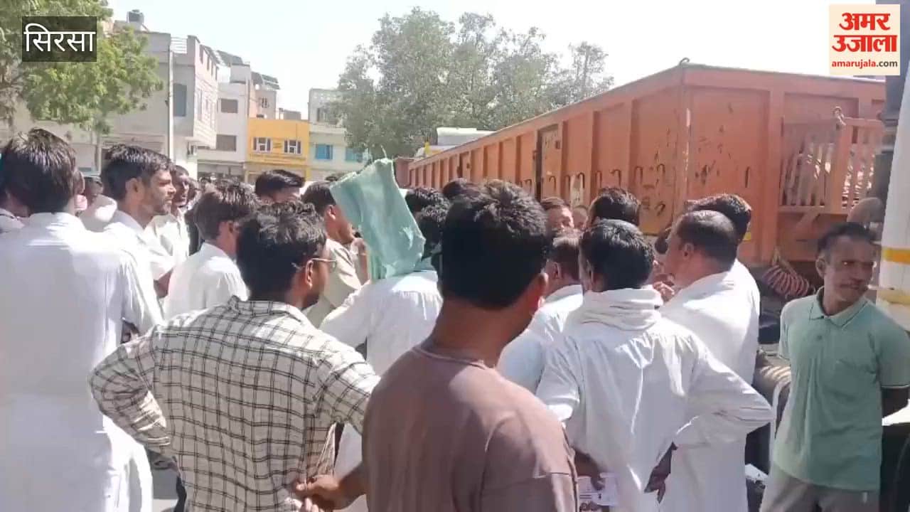 Farmers in Sirsa surrounded an official's vehicle after failing to get DAP; people staged a protest.