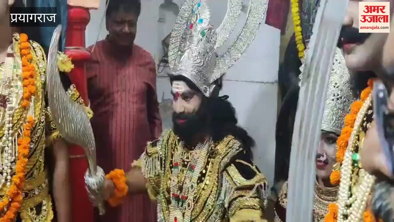 Huge crowds thronged the Ravana wedding procession; the enactment was organized by the Shri Katra Ramlila Committee.
