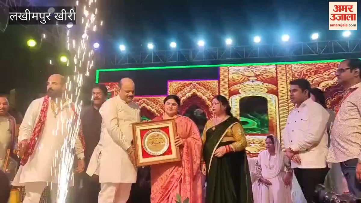 लखीमपुर खीरी: बेटी दिवस पर बेटियों को किया गया सम्मानित, कवियों ने पढ़ीं रचनाएं