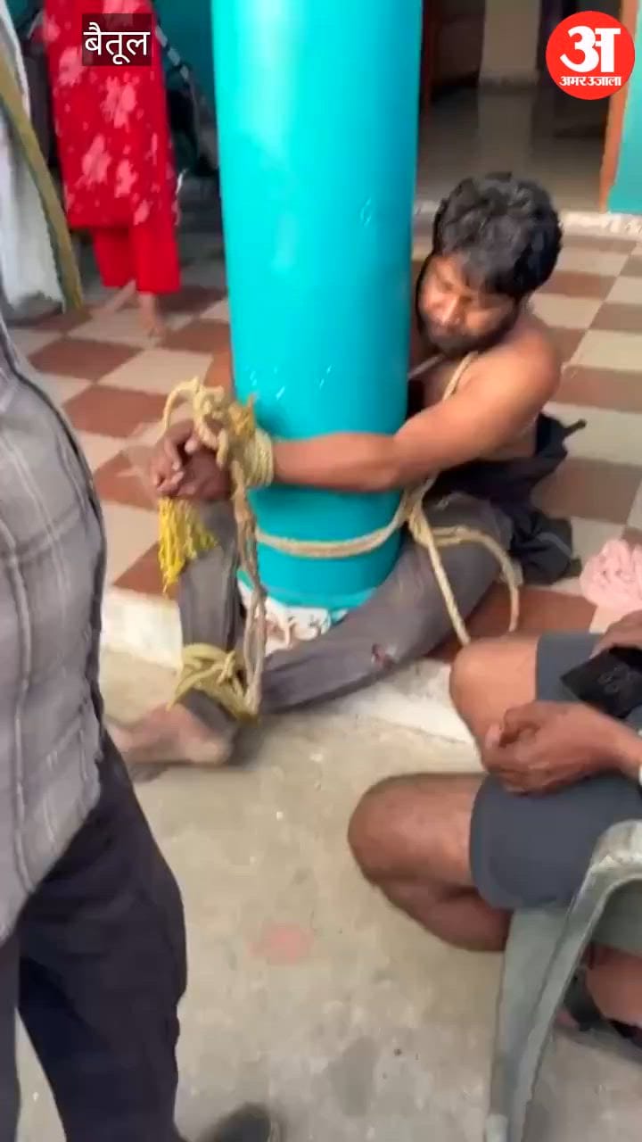 A young man who came to steal a battery was caught and tied up.