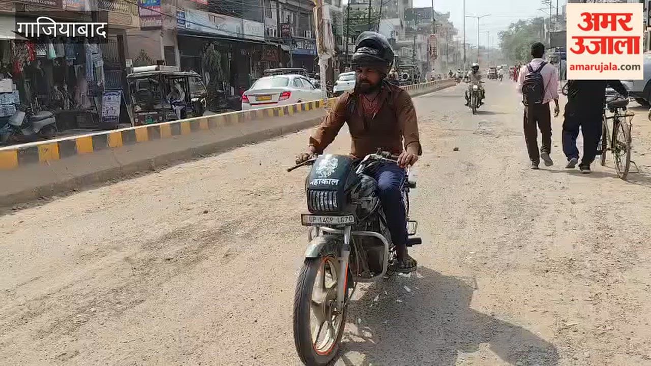 Vehicles passing along the broken road in Vijay Nagar.